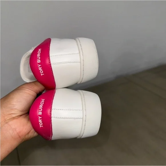 Tory Burch leather sneaker with signature logo. - Picture 8 of 10